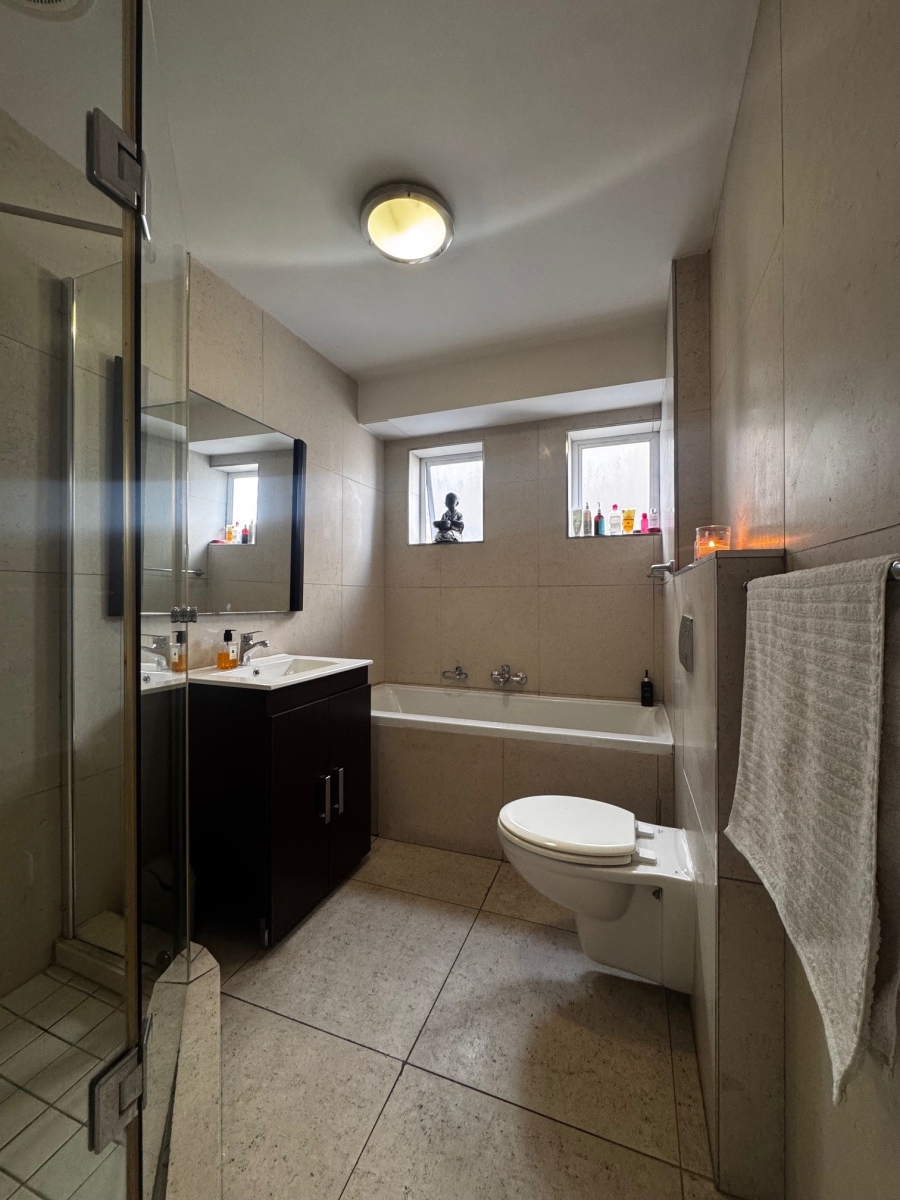 3 Bedroom Property for Sale in Sea Point Western Cape